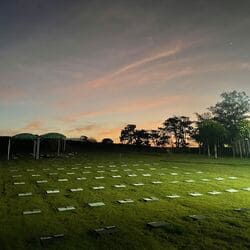 Jazigos do Memorial ao entardecer
